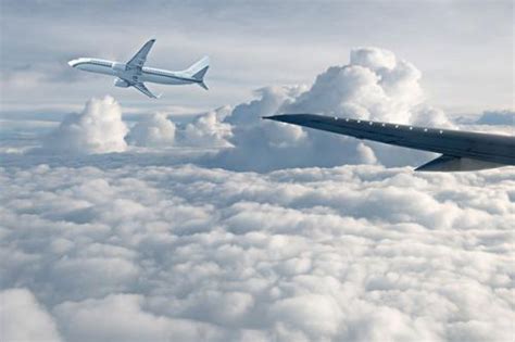 飞行高度期间飞机翼下的云高清图片下载-正版图片505694967-摄图网