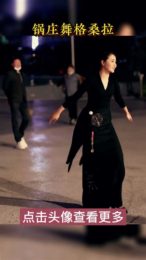 成都春熙路的藏族美女跳锅庄舞太好看了！！