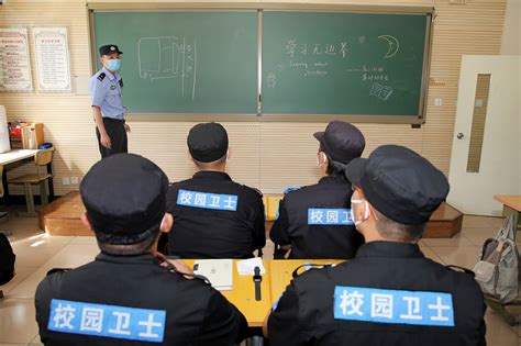 你好，警察节 | 那些年公安民警穿过的制服......_新华报业网