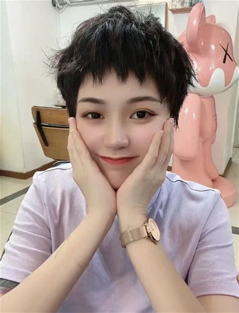 短发狗啃刘海图片