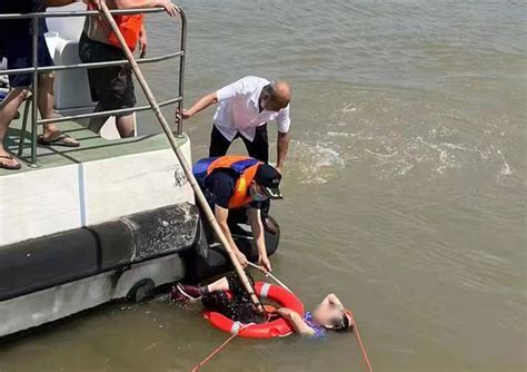 水上环卫工三次救起落水人员，水务部门呼吁市民珍爱生命预防溺水