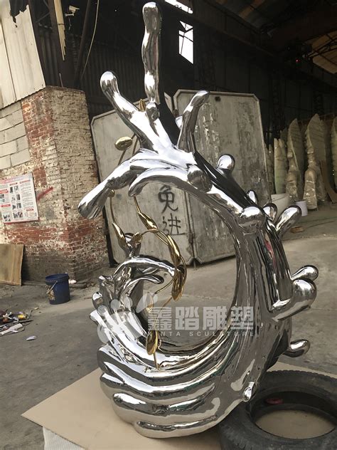不锈钢镜面亮光雕塑-永康市卓林雕塑有限公司