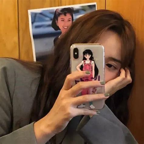 甜美女生头像比心挡脸