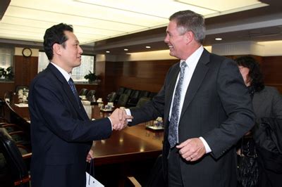 王超部长助理会见美国思科公司全球高级副总裁史瑞夫