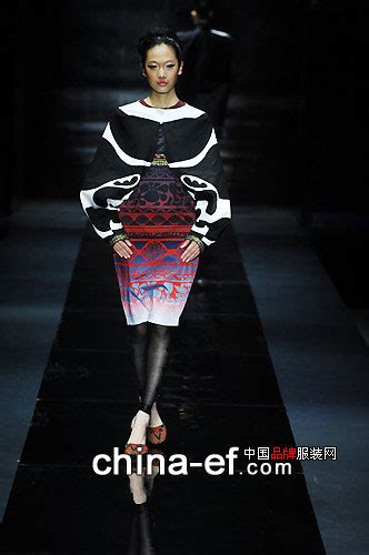 邓皓女装品牌2010春夏系列时装发布会隆重举行