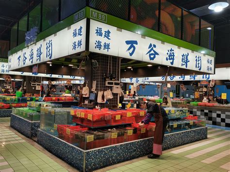 三亚春节前探店：“第一农贸市场”名气最大，看看这里的海鲜价格_加工
