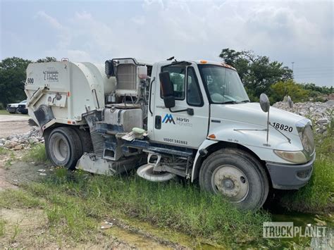 Tymco on 2015 International 4300 Sweeper Truck (Inoperable) in ...