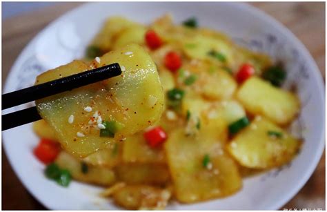 最近超火的土豆做法，简单一做，片片香辣美味，大人小孩都爱吃|土豆|香辣|土豆丝_新浪新闻