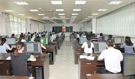 郑州18中迎接高考巡视检查，展示现代化高中新风貌--新闻中心