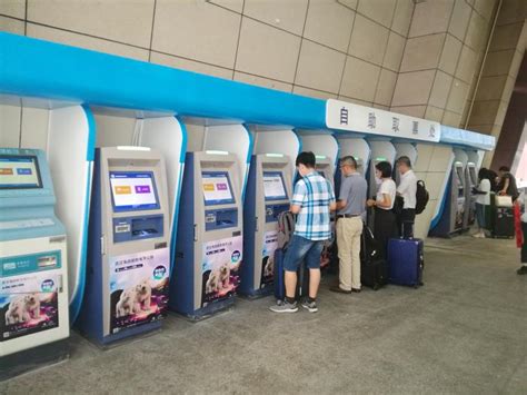 武汉火车站武昌站取票更便捷 10台专用自助取票机“上岗”