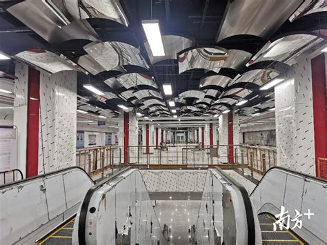 地铁3号线试乘首日客流上万 站台更美观 车厢更舒适 细节处更“智慧”