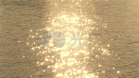 4k实拍唯美夕阳下湖水面反光虚化光斑空镜意境视频特效素材-千库网