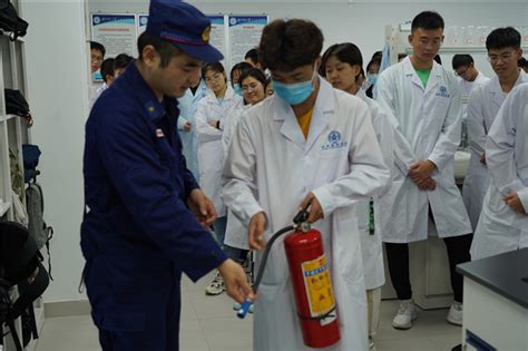 我校举行实验室危险化学品泄漏事故应急演练-许昌学院官方网站