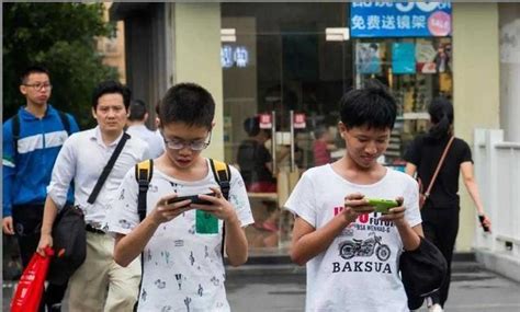 禁止学生带手机入校,禁止使用手机布置作业,执行起来很困难|手机|作业|学生_新浪新闻