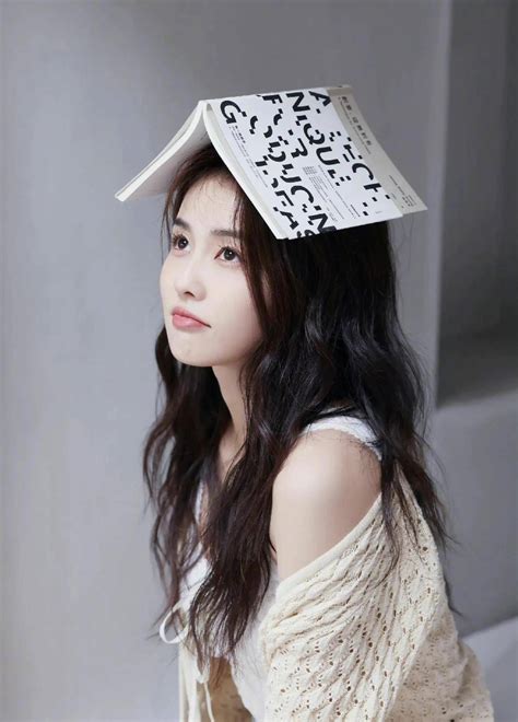 白鹿的头像甜美女生
