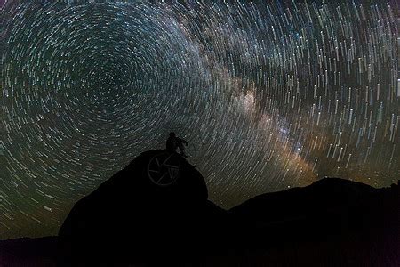仰望星空图片