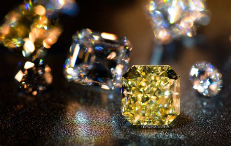 黄钻贵还是钻石贵 哪个更保值