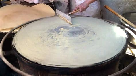 舌尖上的中国，实拍山东煎饼制作流程，简单便捷的美食
