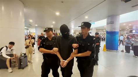 头罩黑布、双手捆绑！5名电诈嫌疑人被浙江警方从缅甸押解回国|缅甸|嫌疑人|浙江省_新浪新闻