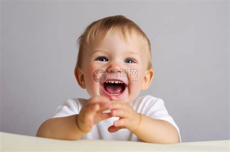 一个快乐的caucasian孩子高清图片下载-正版图片504015498-摄图网