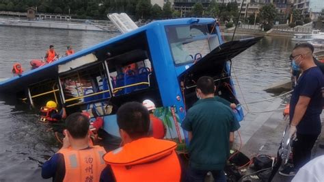 贵州安顺公交车坠入水库造成重大伤亡 交通部发布警示通报_凤凰网