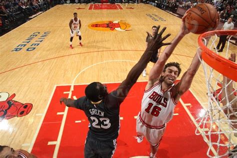 加索尔22分20篮板 时隔3年获生涯第4场双二十 |NBA|公牛队_凤凰体育