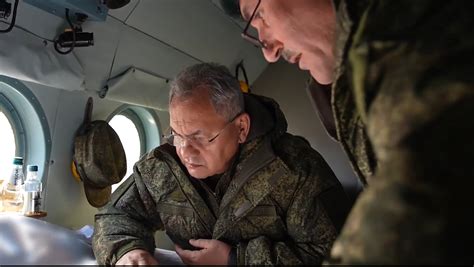 俄媒：俄防长视察参加特别军事行动部队，乘直升机检查俄军阵地