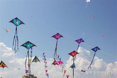 蓝天下的风筝图片-天空中飞翔的风筝素材-高清图片-摄影照片-寻图免费打包下载