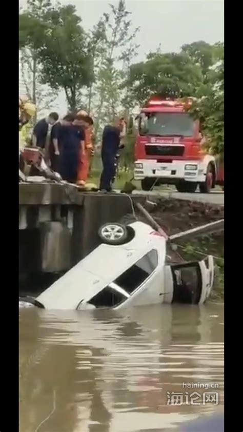 温州一女司机倒车掉进河 绣花厂老板跳入冰水相救_社会_温州网
