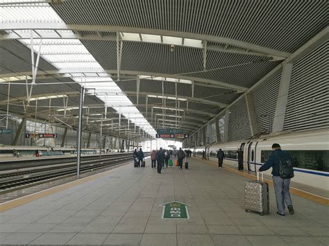 走进老区到达了临沂北站，车站正在做最后的建设和准备中__财经头条