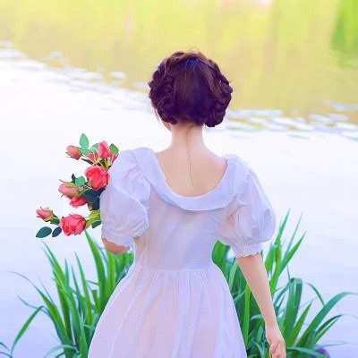 女生背影温柔清新头像