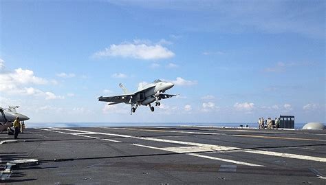 美军方：中国军机南海拦截美侦察机|界面新闻 · 天下