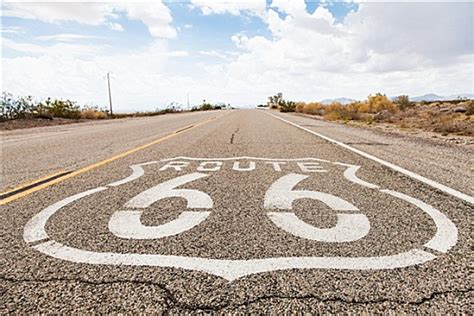 66号公路 美国亚利桑那州金曼外观路线路标高清图片下载-正版图片320545458-摄图网