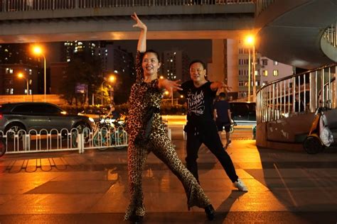 吉特巴双人对跳，旋律动感，舞步新颖时尚_凤凰网视频_凤凰网