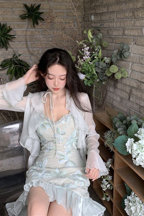 温柔微胖旗袍女生头像