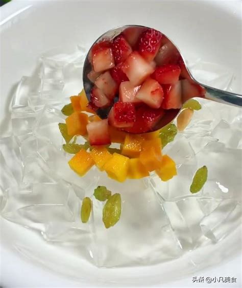 【白凉粉版【草莓果冻】真正好吃的草莓果冻的做法视频_做法步骤】_下厨房