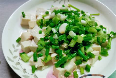 【小葱拌豆腐的做法步骤图，小葱拌豆腐怎么做好吃】fiona_oy_下厨房