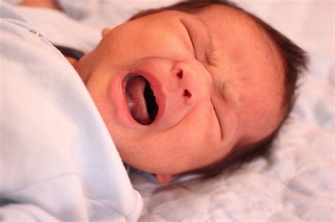 宝宝睡觉时的“哭和笑”, 民间还有这些说法, 你听过吗?