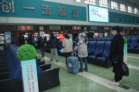 郑州县际大巴恢复首日，6辆大巴坐了37人发车-大河新闻