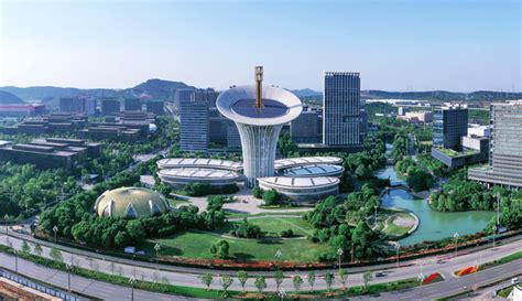 武汉光谷新发展国际中心 - 快办公