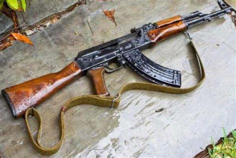 俄军没钱换新枪 无奈再购6000支老式AK74步枪_手机新浪网