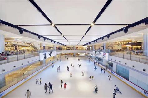 商业中心内景溜冰场高清图片下载-正版图片500777389-摄图网