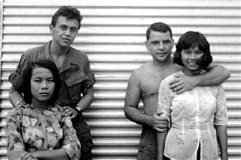 罕见彩色照片揭示美国军队越南战争的生活和作战画面|越南战争|直升机|伞兵_新浪新闻