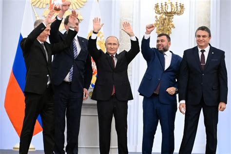 俄媒：普京签署顿涅茨克等四地加入俄罗斯的条约_新浪新闻