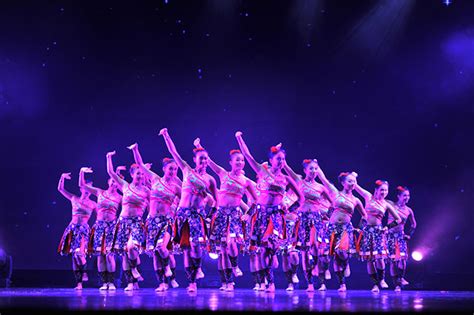 第三届深圳舞蹈节盛大启动 群众集体舞“舞王”诞生