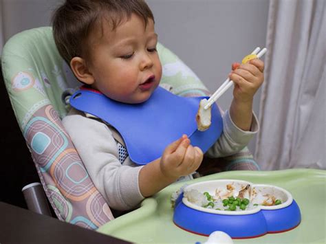 中国式喂养的娃，养成了“饭渣”，如何培养宝宝的自主进食能力__财经头条
