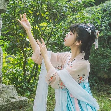 温柔淡雅汉服头像女生