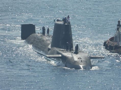 英国核潜艇进入南海，敢不敢越过12海里红线？小心成为紫石英号_凤凰网