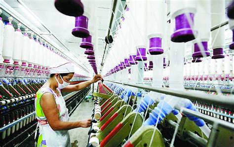 纺织业一家纺织厂在旋转高清图片下载-正版图片505365141-摄图网