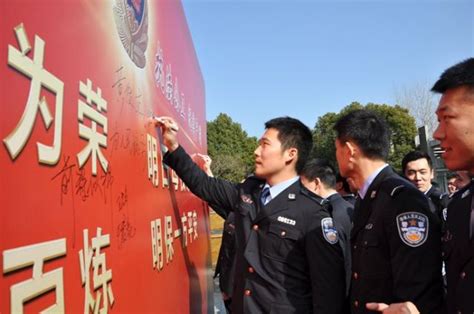 上海公安学院门户网站_学院举行“梦想在警营起航”2021届第二专科学生“铺设从警路”活动_